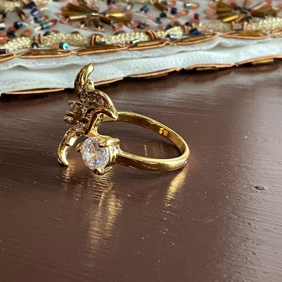 Gold tone leaf ring with rhinestones size 10 - Picture 9 of 12